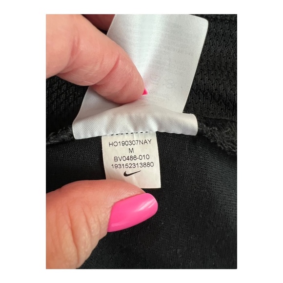 β¨ EUC NIKE Womenβs Black Fairway Top Sweatshirt | Size M - Picture 9 of 9